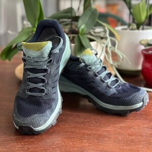 Salomon Women's Low OutLine GORE-TEX Hiking Shoes Size 8